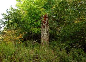 Cornelia Konrads. Tree memorial, 2007 iron, bark, wire, paint. 5 m high x 0.9 m diameter. East Haddam CT (USA). www.cokonrads.de