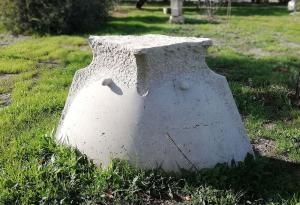 Tanya Preminger. “PLACE”. 2003. Stone, 110 x 185 x 75 cm.