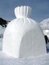 Present of Winter-snow sculpture 