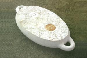 Tanya Preminger. “PLATTER”. 1996. Hevron stone 20 x 155 x 80 cm. 