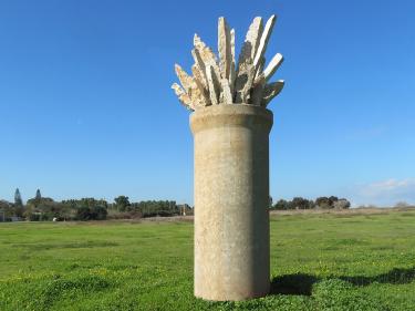 Tanya Preminger,  "Big Bouquet", 2021. Stone, concrete. 400x160x140 cm.