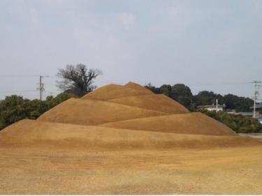 "Stratum", Japan 2013. Earth, 650 x 2800 x 1800 cm. 