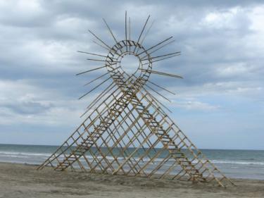 "Air Loop", The Philippines. 2010. Bamboo, 750 x 1300 x 200 cm.