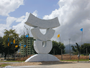 "Three Phases", Brazil 2001. Marble 350 X 290 X 60 cm.